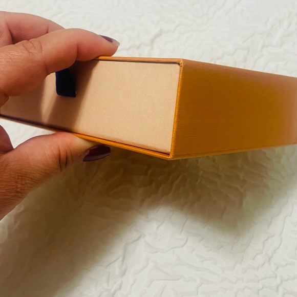 ✨Louis Vuitton Gift Box with dust bags- EXCELLENT condition ✨ - Picture 4 of 7